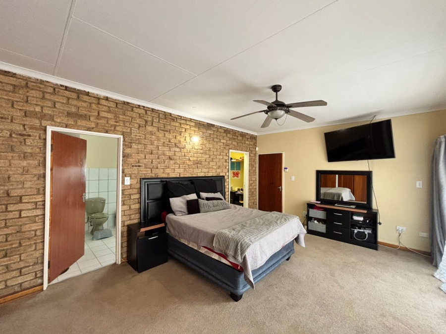 4 Bedroom Property for Sale in La Hoff North West